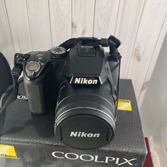 Nikon CoolPix P500 Digital Camera - Picture 3 of 5